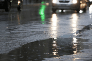 Πάτρα: Πλημμύρησαν δρόμοι στην παραλιακή - Προβλήματα στην κυκλοφορία των οχημάτων σε Όθωνος Αμαλίας και Ακτή Δυμαίων