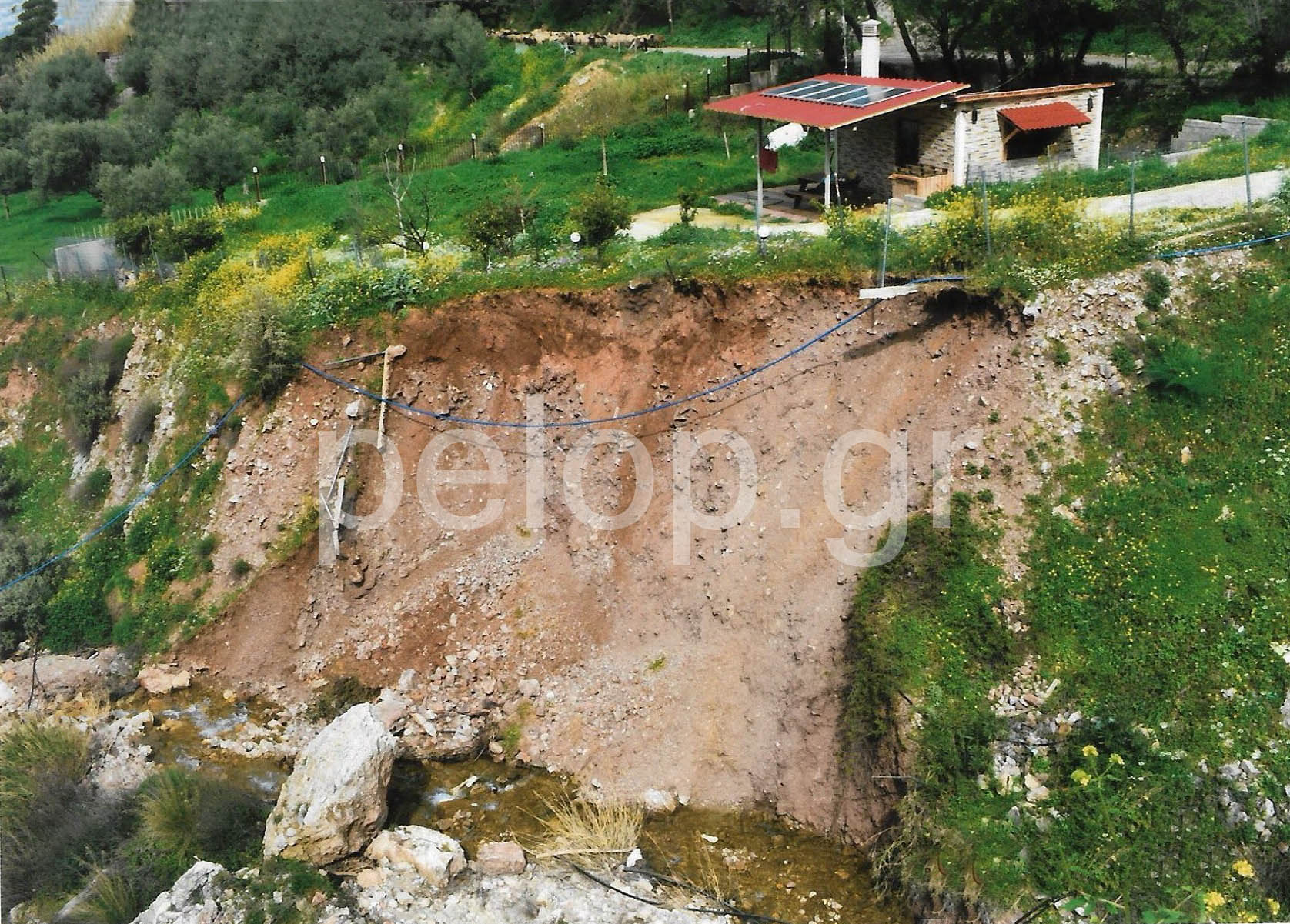 Πάτρα: Εξαφανίζονται οι περιουσίες στην Καρυά - Οι κατολισθήσεις προκαλούν προβλήματα ΦΩΤΟ