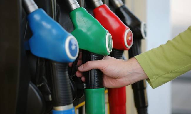 Καύσιμα: Εκρηκτική αύξηση στις τιμές – «Καλπάζει» προς τα 3 ευρώ η βενζίνη ΒΙΝΤΕΟ