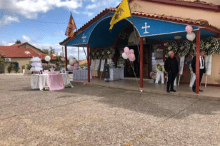 Αιτωλοακαρνανία: Κουφέτα και ροζ μπαλόνια στο τελευταίο αντίο στην 3χρονη Κατερίνα ΦΩΤΟ