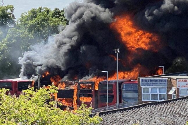 Λονδίνο: Συναγερμός για τεράστια έκρηξη σε γκαράζ λεωφορείων - ΒΙΝΤΕΟ