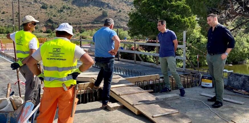 Επίσκεψη του Αντιπεριφερειάρχη Θανάση Μαυρομμάτη στις εργασίες για τη νέα γέφυρα στην Καλόγρια