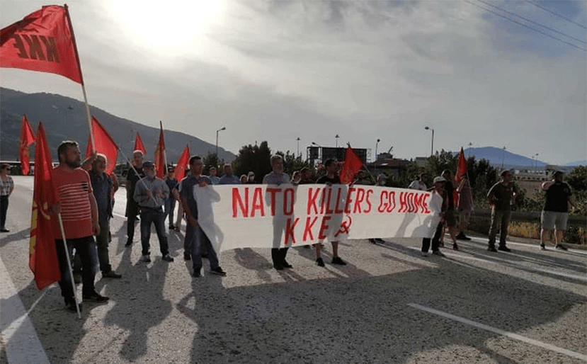 Ηγουμενίτσα: Μπλόκο του ΚΚΕ σε κονβόι του ΝΑΤΟ - Προσπάθησαν να γράψουν συνθήματα στα οχήματα ΦΩΤΟ