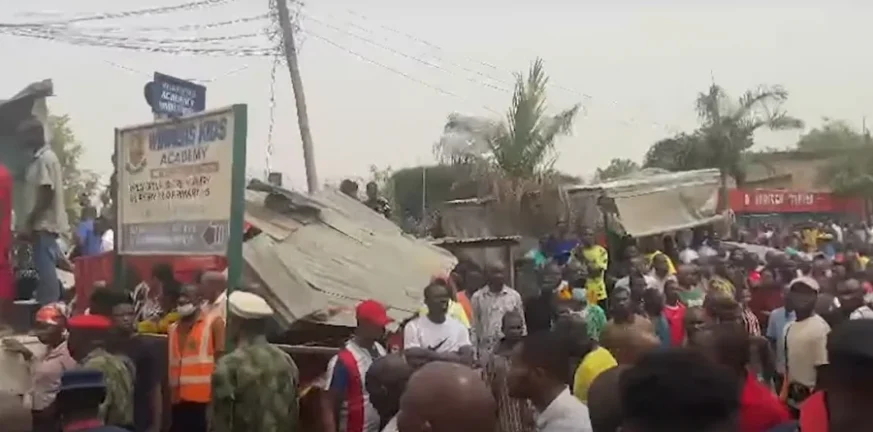 Έκρηξη σε δημοτικό σχολείο στη Νιγηρία - Φόβοι για δεκάδες νεκρά παιδιά - ΒΙΝΤΕΟ