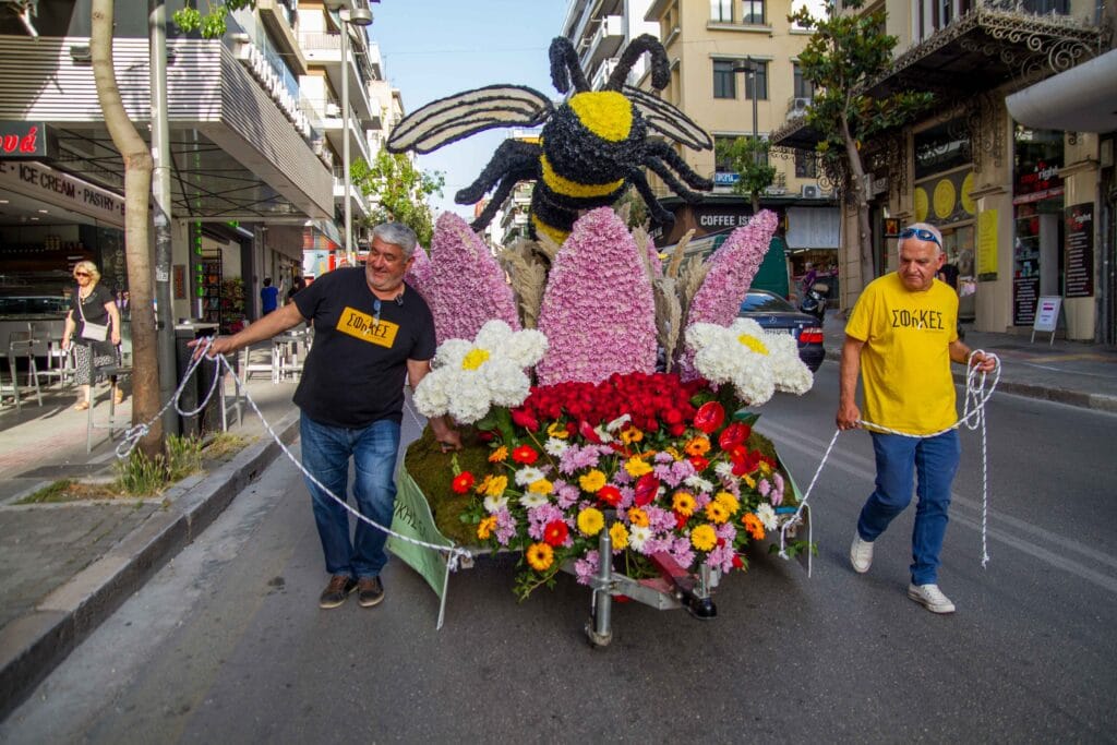 Άνθισε όλη η πόλη με την «Πανσέληνο των Λουλουδιών» - ΦΩΤΟ