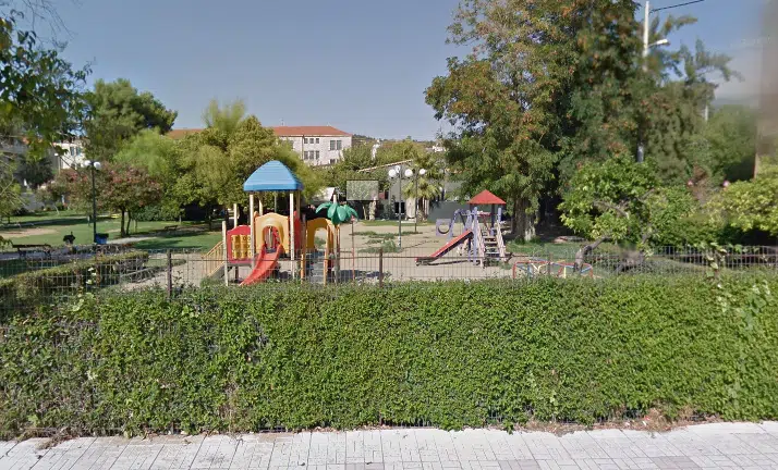 Πάτρα - Εγλυκάδα: Γονείς περιμένουν και ρωτούν για την παιδική χαρά στο Πάρκο