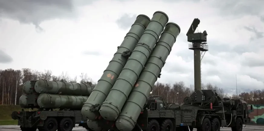 Λευκορωσία: Εξασφάλισε συστήματα αντιαεροπορικής άμυνας  S-400 και πυραύλους Iskander από τη Ρωσία
