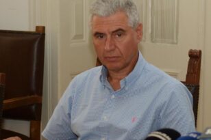 Θ. Τουλγαρίδης: «Υποκριτές και επικίνδυνοι για το λαό» - Τι απαντά για το πρόγραμμα Επισιτιστικής Βοήθειας