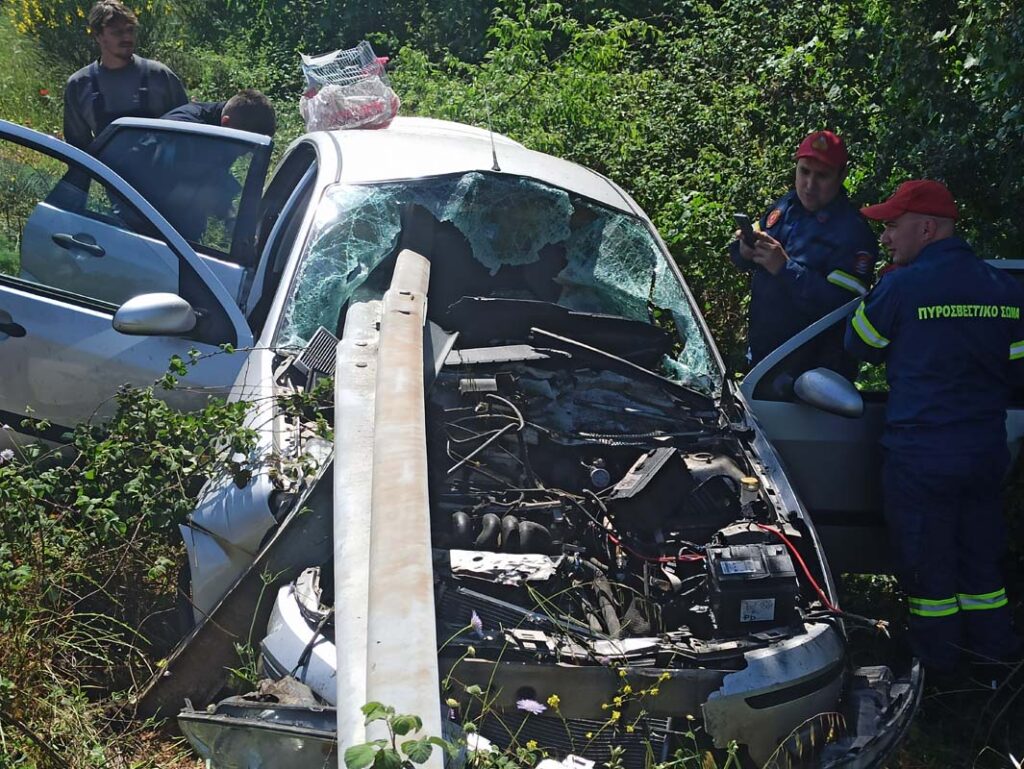 Τροχαίο δυστύχημα στην Αμφιλοχία - Μπάρες «διαπέρασαν» αυτοκίνητο - Ένας νεκρός - ΦΩΤΟ - ΒΙΝΤΕΟ