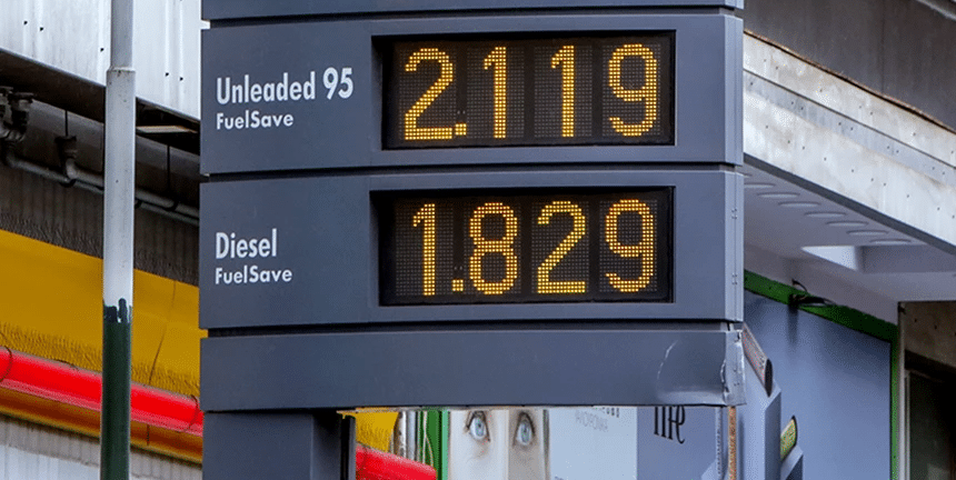 Συνεχίζει να «καλπάζει» η τιμή της βενζίνης - Στα 20 ευρώ, τα 10,60 ευρώ είναι φόροι