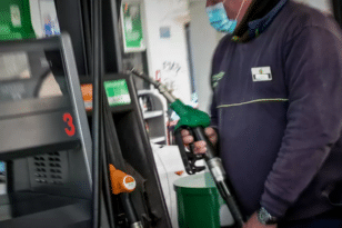 Προ των πυλών το Fuel Pass 2: Τα κριτήρια και οι δικαιούχοι για το επίδομα βενζίνης