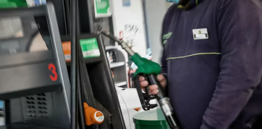 Προ των πυλών το Fuel Pass 2: Τα κριτήρια και οι δικαιούχοι για το επίδομα βενζίνης
