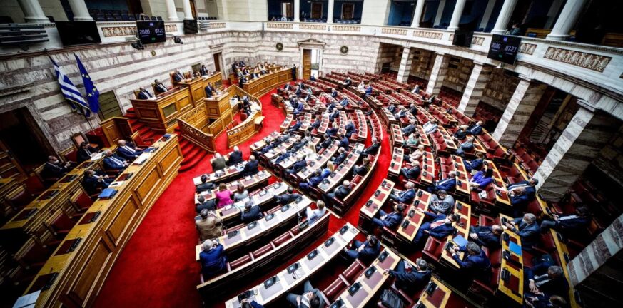 Παρακολουθήσεις: «Μάχη» αρχηγών στη Βουλή - Στα ύψη το πολιτικό θερμόμετρο