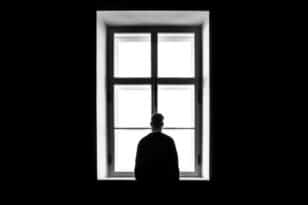Κορονοϊός: Πόσο αύξησε η πανδημία τη μοναξιά
