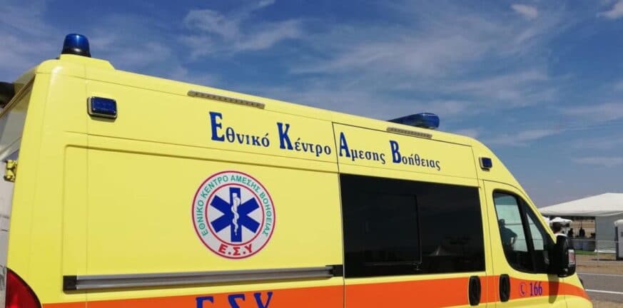Σοβαρό τροχαίο στην Κυλλήνη - Μεταφέρθηκε με ασθενοφόρο ένας τραυματίας