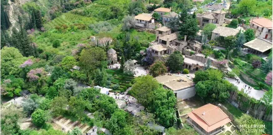 Συνεβρό - Αχαϊάς: Ένα παραμυθένιο θεματικό πάρκο κρυμμένο στο βουνό (βίντεο)