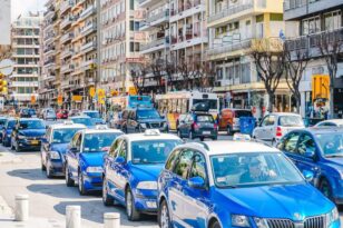Θεσσαλονίκη: «Κόλλησαν το μαχαίρι στον λαιμό» σε οδηγό ταξί για να τον ληστέψουν