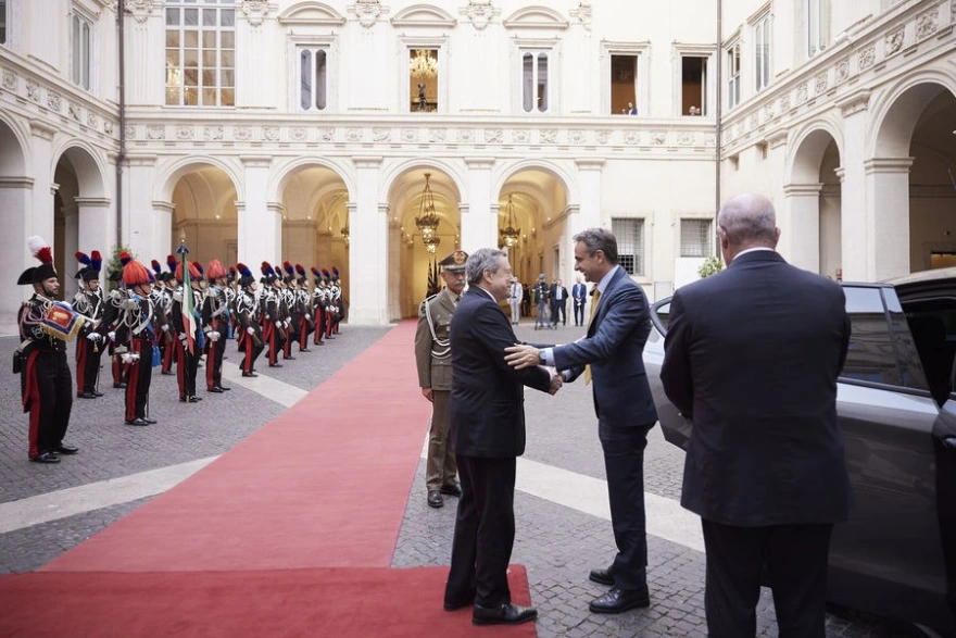 Ρώμη: Ολοκληρώθηκε η συνάντηση Μητσοτάκη - Ντράγκι - Στις Βρυξέλλες αύριο ο πρωθυπουργός