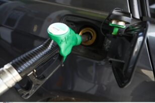 fuel pass: Ψίχουλα το επίδομα βενζίνης, ημίμετρα από την κυβέρνηση, στενάζουν οι πολίτες