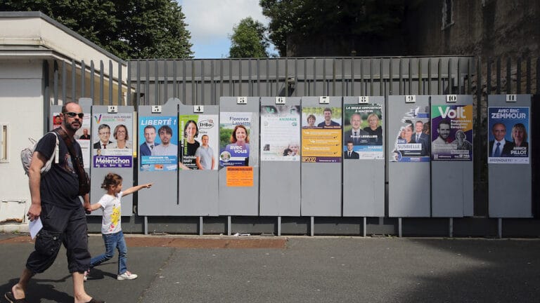Γαλλικές βουλευτικές εκλογές: «Πρωταγωνίστρια» η αποχή
