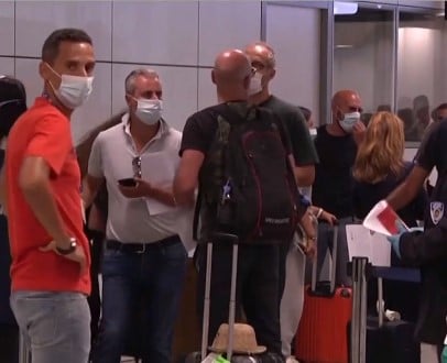 Ρώμη: Δεκάδες Έλληνες εγκλωβισμένοι σε αεροδρόμιο - Χωρίς νερό και κλιματισμό ΒΙΝΤΕΟ