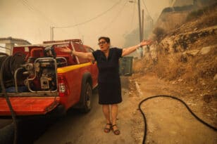 Γλυφάδα: Προς Βάρη κατευθύνονται οι φλόγες - Εκκενώνεται γηροκομείο και 4 οικισμοί - ΦΩΤΟ - ΒΙΝΤΕΟ - ΝΕΟΤΕΡΑ