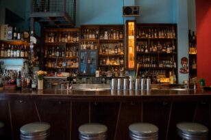 Χανιά: Ιδιοκτήτρια μπαρ μαχαίρωσε 23χρονο πελάτη μετά από καυγά - Ήταν μεθυσμένος ο 23χρονος