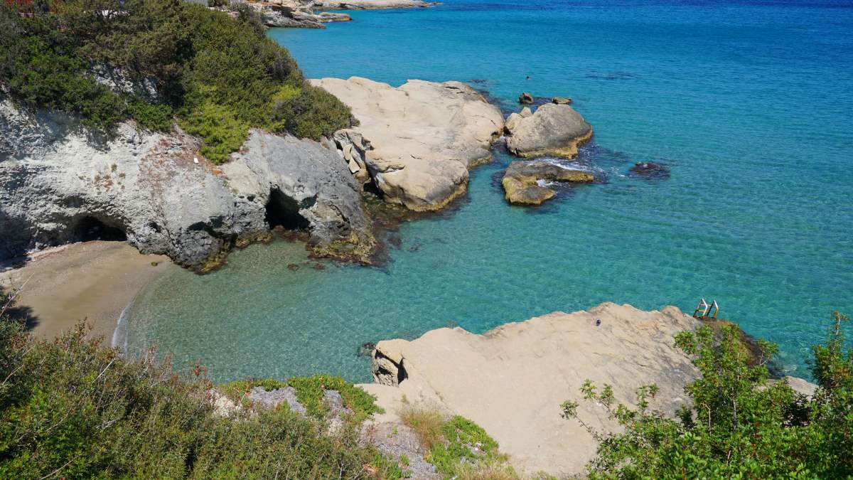 Τριήμερο Αγίου Πνεύματος: Αυτές είναι οι ωραιότερες παραλίες των νησιών του Αργοσαρωνικού!