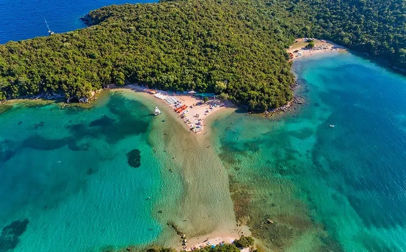 Τέσσερις παραλίες στην ηπειρωτική Ελλάδα, καλύτερες και από νησιού