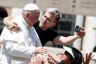 Ο Πάπας Φραγκίσκος είναι κατά των πλαστικών επεμβάσεων - Τι δήλωσε