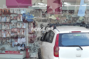 Αυτοκίνητο εισέβαλε σε κατάστημα στο Μαρούσι