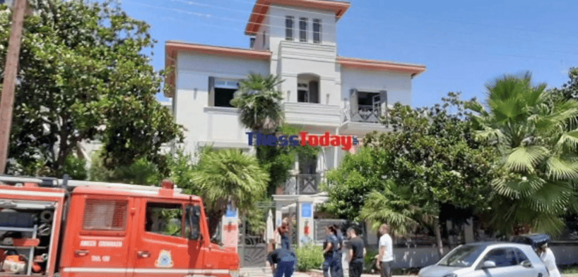 Φωτιά σε διατηρητέο κτίριο στην Καλαμαριά - Ξεκίνησε από κουζίνα