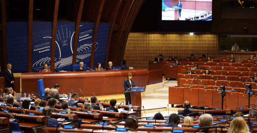 Συμβούλιο της Ευρώπης: «Εβαλε στη θέση του» Τούρκο βουλευτή η πρόεδρος της Δημοκρατίας Κατερίνα Σακελλαροπούλου
