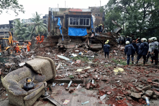 Ινδία: Τουλάχιστον 11 νεκροί από κτήριο που κατέρρευσε λόγω μουσώνα