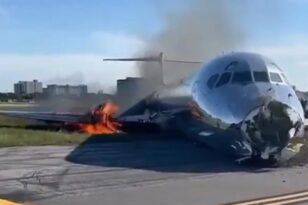 ΗΠΑ: Αεροσκάφος έπιασε φωτιά μετά από πρόσκρουση κατά την προσγείωση - ΦΩΤΟ