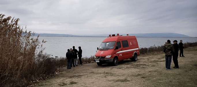 Τραγωδία στο Μέτσοβο: Νεκρός ανασύρθηκε ο 16χρονος από τη λίμνη Αώου - Η μοιραία βουτιά για μια μπάλα ΝΕΟΤΕΡΑ - ΦΩΤΟ