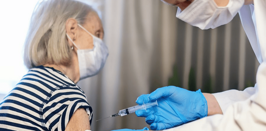 Μειωμένος ο κίνδυνος Αλτσχάιμερ για όσους ηλικιωμένους έχουν κάνει αντιγριπικό εμβόλιο