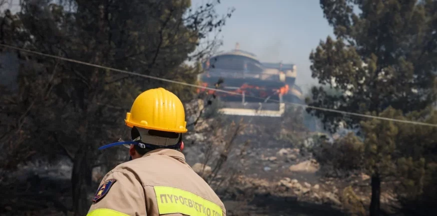 ΔΕΔΔΗΕ για φωτιά σε Γλυφάδα και Πανόραμα Βούλας: «Δεν υπάρχει ένδειξη ότι ξεκίνησε από υποσταθμό»