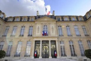 Γαλλία: Υπέρ της επιβολής πλαφόν στην τιμή του πετρελαίου στις χώρες παραγωγής