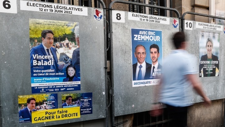 Γαλλία - Βουλευτικές εκλογές: Μάχη «στήθος με στήθος» Μακρόν - Μελανσόν
