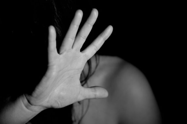 Κρήτη: 36χρονη καταγγέλλει το σύζυγό της - «Με κακοποιεί και με βιάζει επί 19 χρόνια»