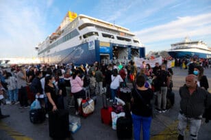 Αυξημένη κίνηση στα λιμάνια - Συνεχίζεται η έξοδος των αδειούχων του Ιουλίου