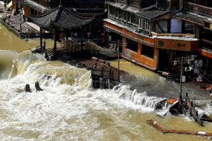 Κίνα: 10 νεκροί από τις καταρρακτώδεις βροχές - ΒΙΝΤΕΟ