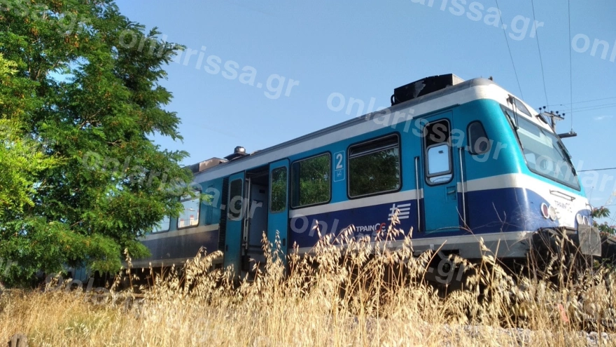 Λάρισα: Τρένο πήρε... «παραμάζωμα» αυτοκίνητο - Νεκρός ο οδηγός του ΙΧ
