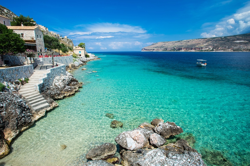 Διακοπές με αυτοκίνητο: Τρεις πανέμορφοι ελληνικοί προορισμοί που δεν χρειάζονται πλοίο