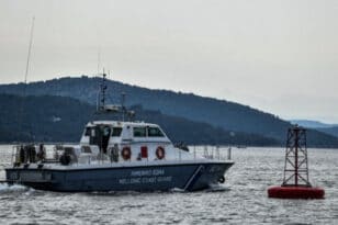Χαλκιδική: Ακυβέρνητο σκάφος με τέσσερις επιβαίνοντες στον κόλπο του Ιερισσού