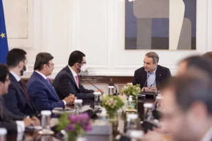 Στο Μαξίμου ο υπουργός Βιομηχανίας των ΗΑΕ - Στο τραπέζι η στενότερη συνεργασία των δύο χωρών