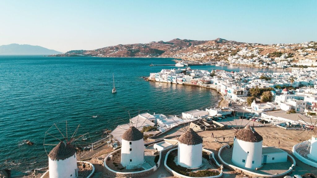 Ρεκόρ όλων των εποχών φέτος για τον ελληνικό τουρισμό – Oι 10 κορυφαίοι προορισμοί