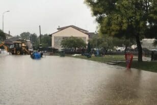 Λάρισα: «Ποτάμια» οι δρόμοι με πλημμυρισμένα σπίτια από την κακοκαιρία «Genesis» - ΦΩΤΟ