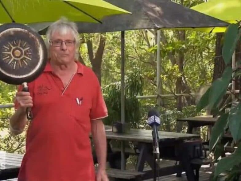 Αυστραλία: Του επιτέθηκε κροκόδειλος και τον αντιμετώπισε με... ένα τηγάνι ΒΙΝΤΕΟ